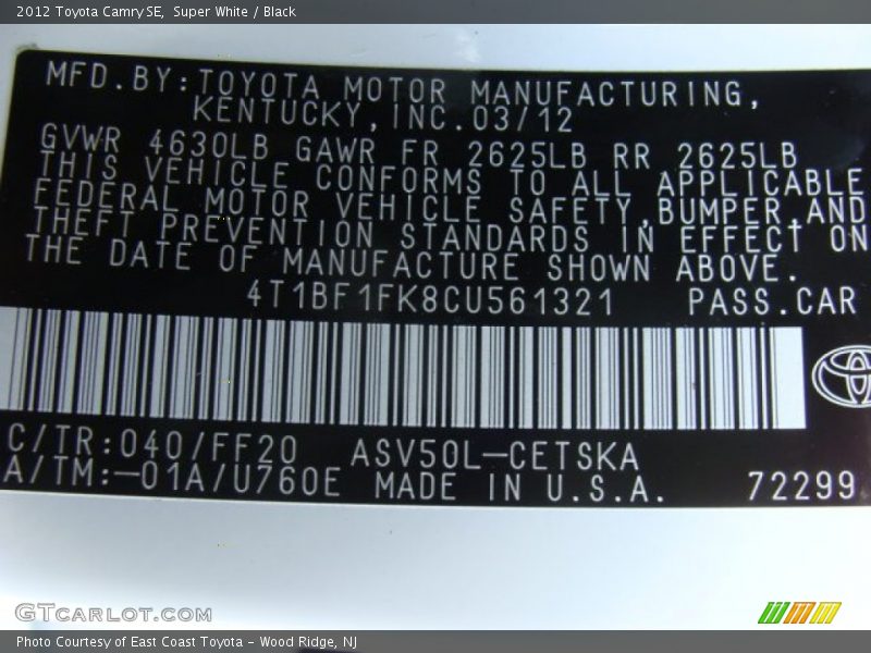 Super White / Black 2012 Toyota Camry SE