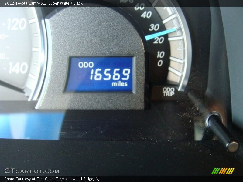 Super White / Black 2012 Toyota Camry SE