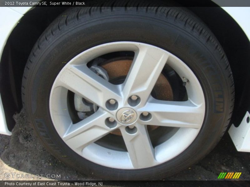 Super White / Black 2012 Toyota Camry SE