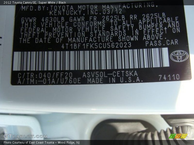 Super White / Black 2012 Toyota Camry SE