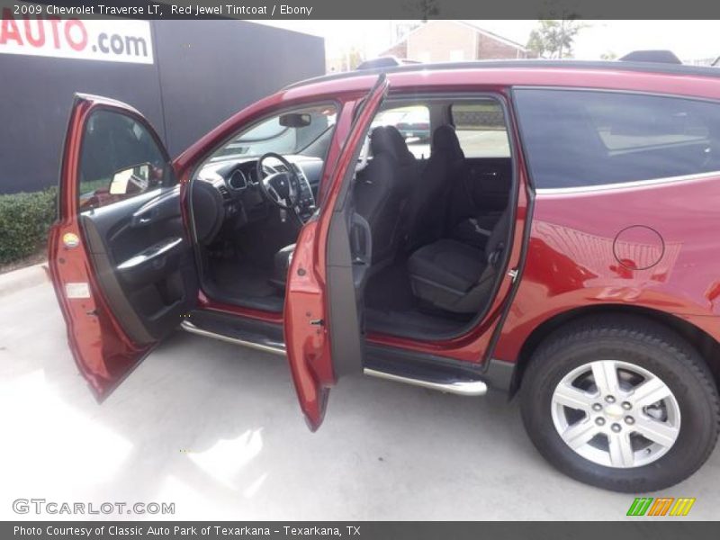 Red Jewel Tintcoat / Ebony 2009 Chevrolet Traverse LT