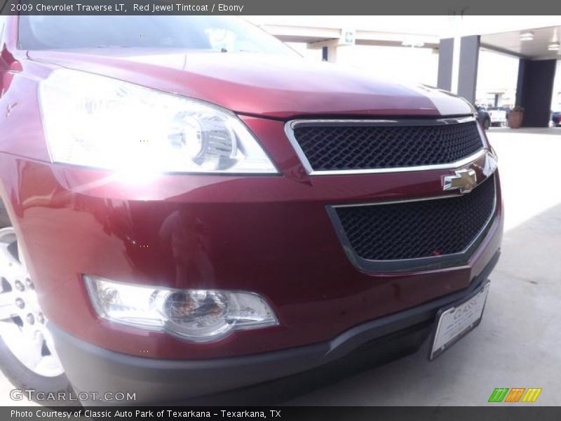 Red Jewel Tintcoat / Ebony 2009 Chevrolet Traverse LT
