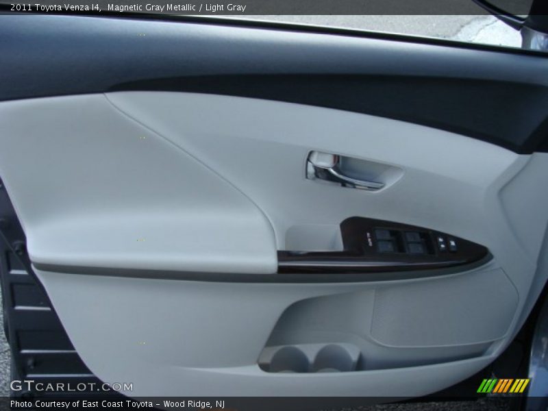 Magnetic Gray Metallic / Light Gray 2011 Toyota Venza I4