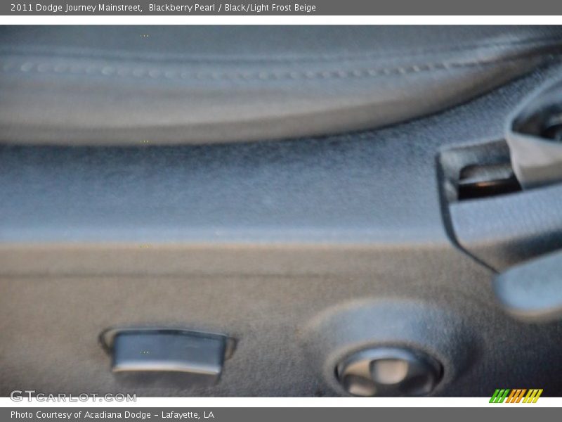 Blackberry Pearl / Black/Light Frost Beige 2011 Dodge Journey Mainstreet