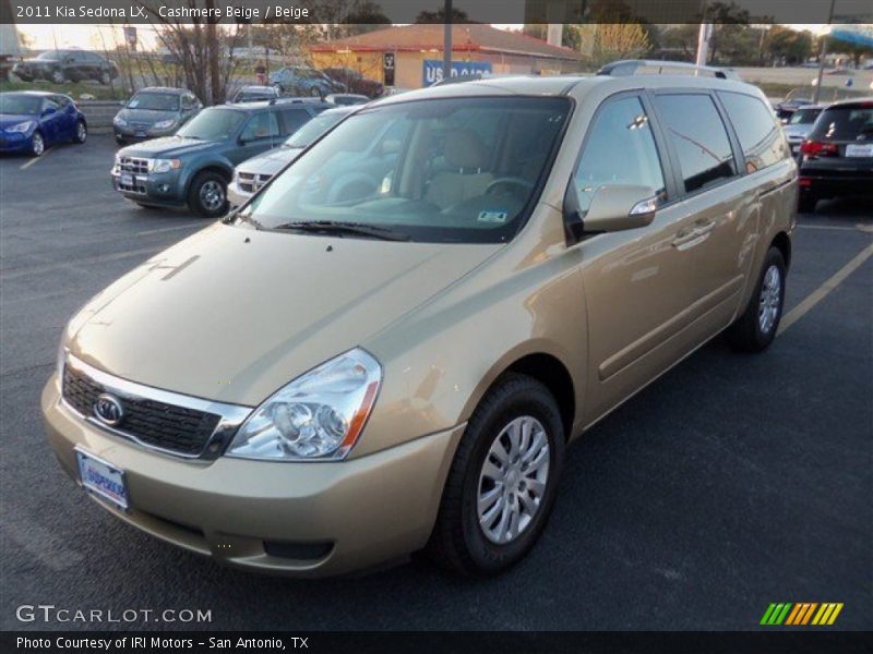 Front 3/4 View of 2011 Sedona LX