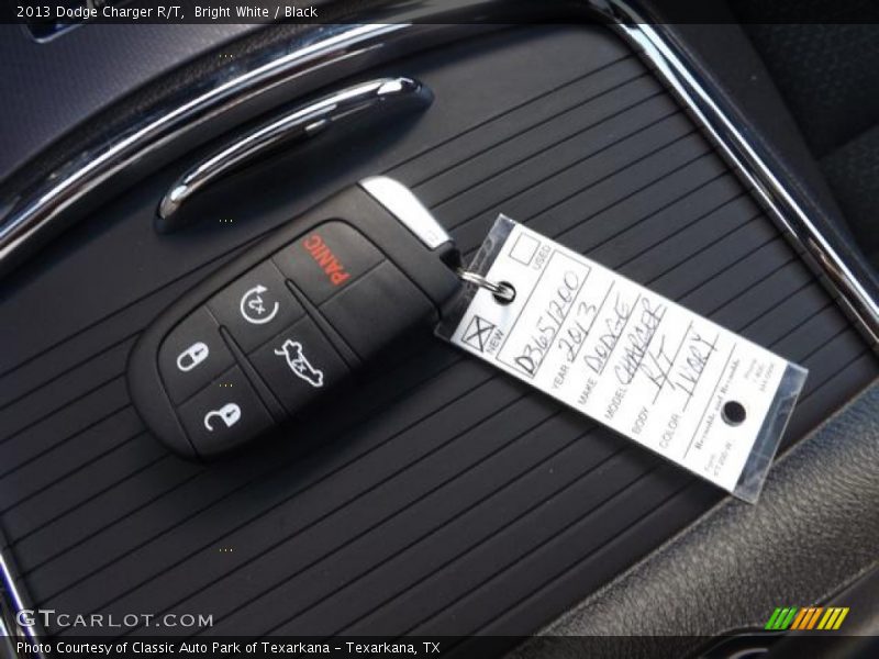 Bright White / Black 2013 Dodge Charger R/T