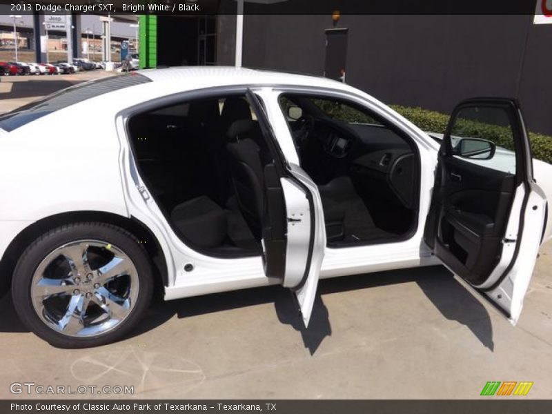 Bright White / Black 2013 Dodge Charger SXT