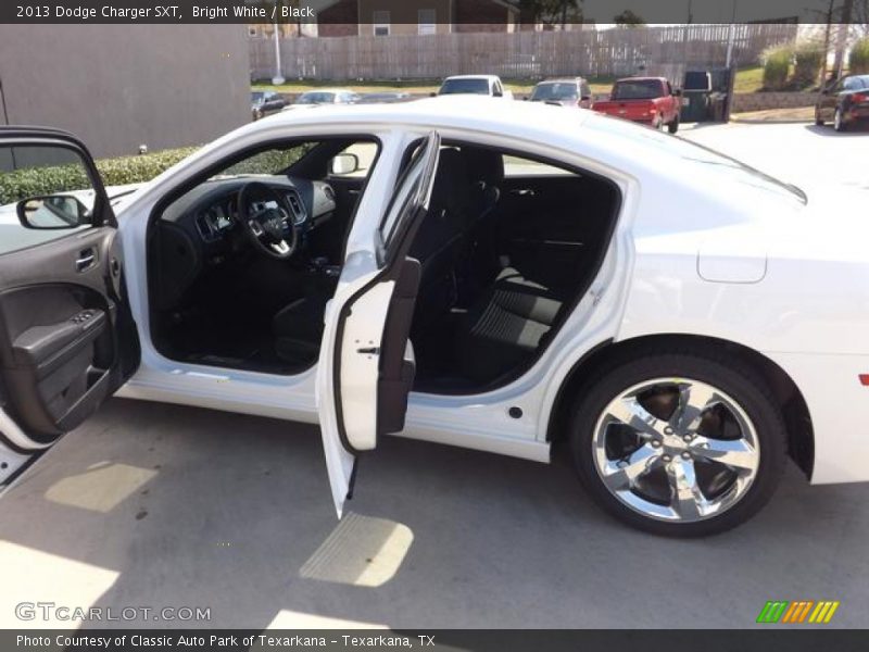 Bright White / Black 2013 Dodge Charger SXT