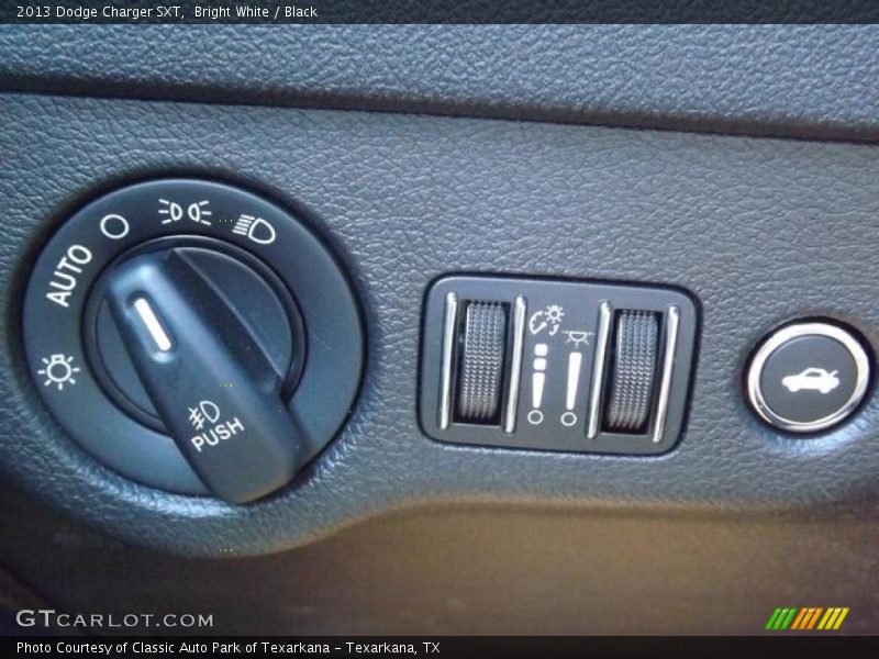 Bright White / Black 2013 Dodge Charger SXT