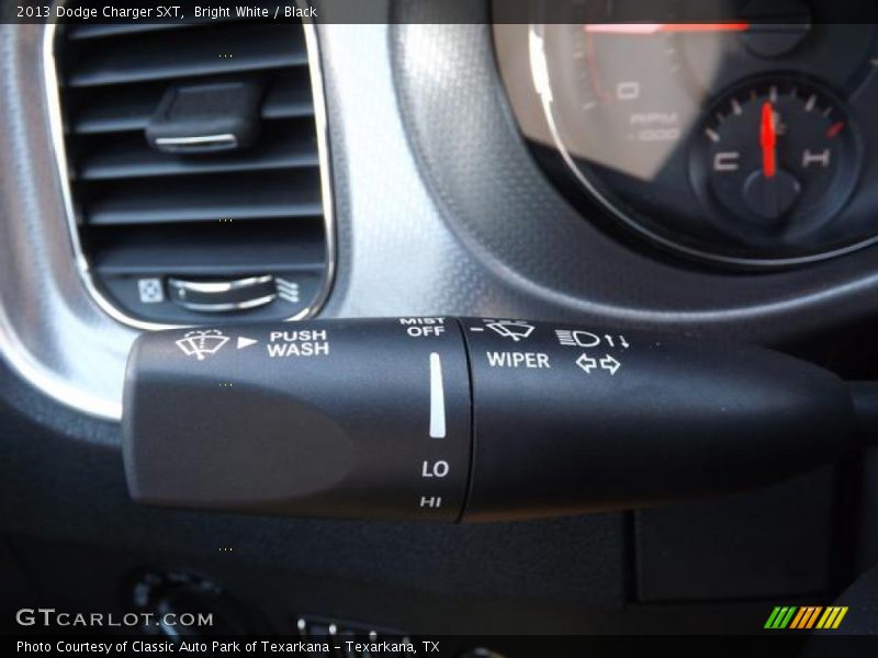 Bright White / Black 2013 Dodge Charger SXT