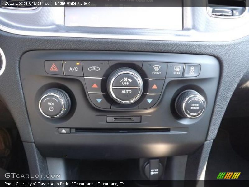 Bright White / Black 2013 Dodge Charger SXT