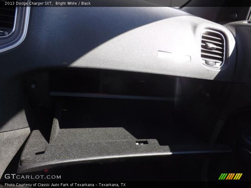 Bright White / Black 2013 Dodge Charger SXT