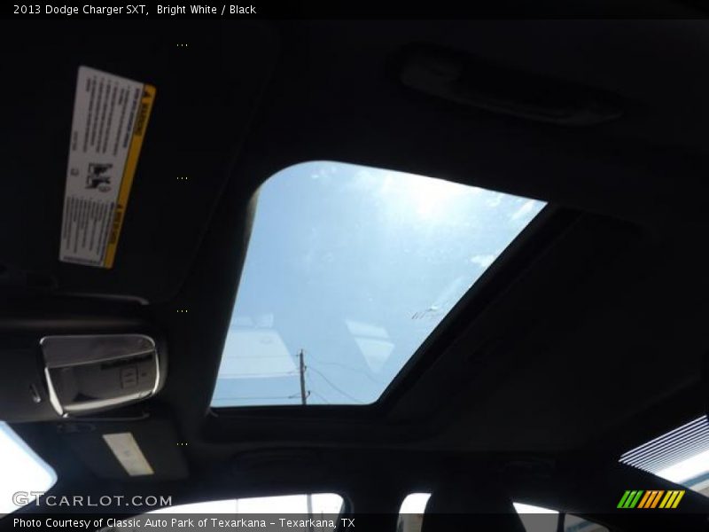 Bright White / Black 2013 Dodge Charger SXT