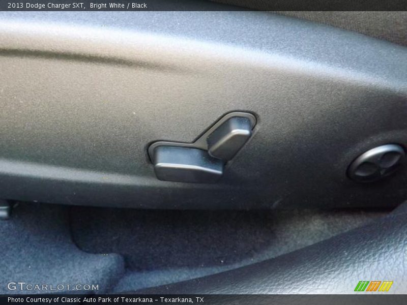 Bright White / Black 2013 Dodge Charger SXT