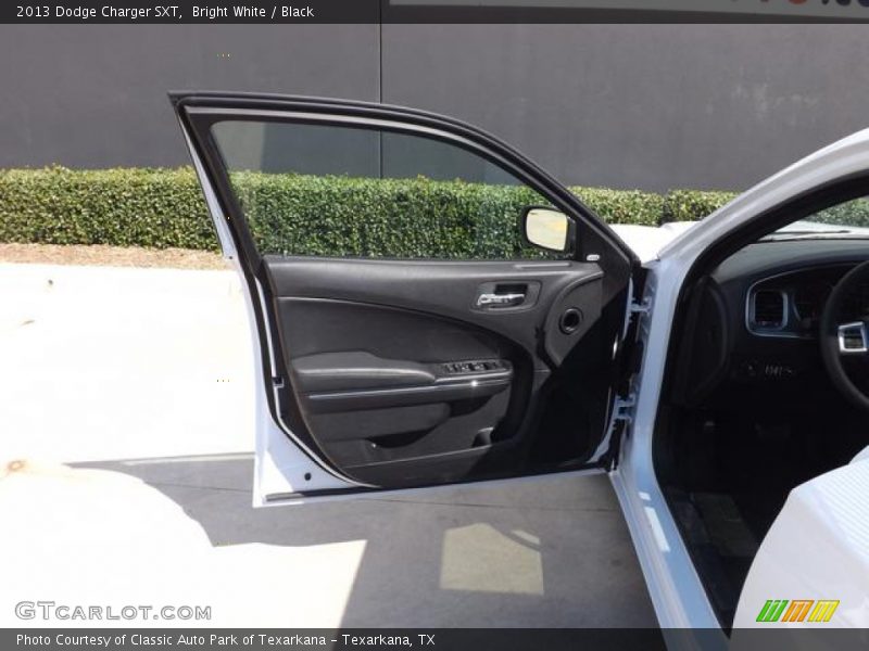 Bright White / Black 2013 Dodge Charger SXT