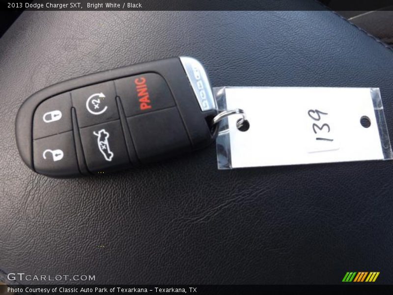 Bright White / Black 2013 Dodge Charger SXT