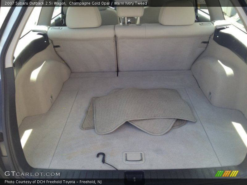 Champagne Gold Opal / Warm Ivory Tweed 2007 Subaru Outback 2.5i Wagon