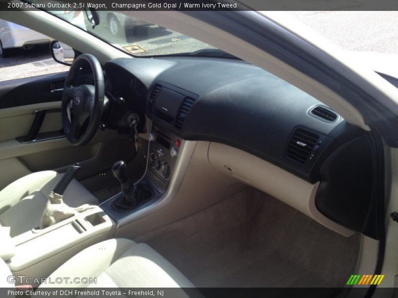Champagne Gold Opal / Warm Ivory Tweed 2007 Subaru Outback 2.5i Wagon