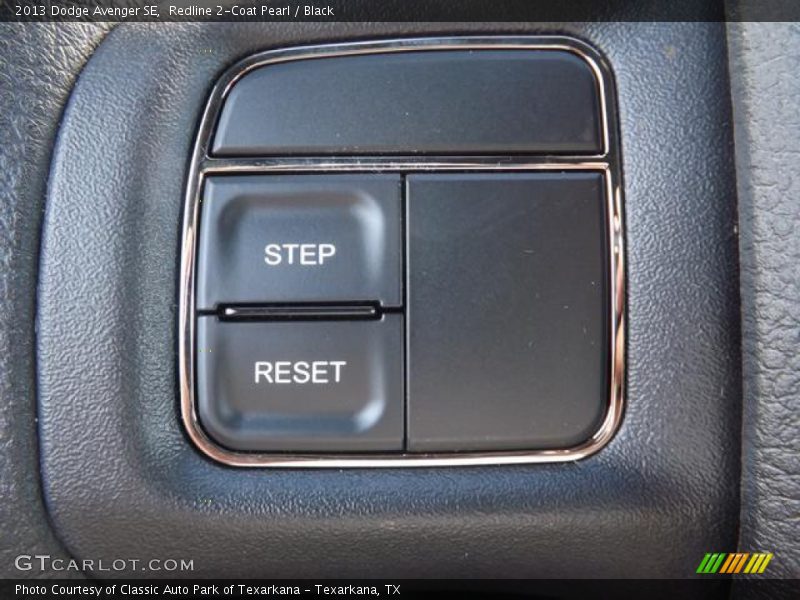 Redline 2-Coat Pearl / Black 2013 Dodge Avenger SE