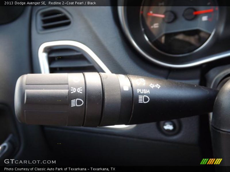 Redline 2-Coat Pearl / Black 2013 Dodge Avenger SE