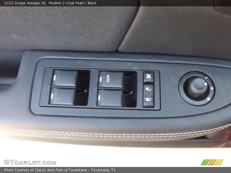 Redline 2-Coat Pearl / Black 2013 Dodge Avenger SE