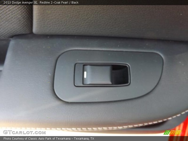 Redline 2-Coat Pearl / Black 2013 Dodge Avenger SE