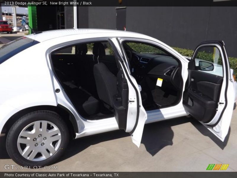 New Bright White / Black 2013 Dodge Avenger SE