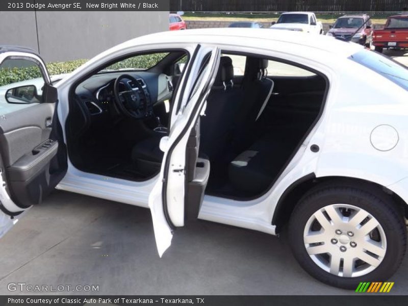 New Bright White / Black 2013 Dodge Avenger SE
