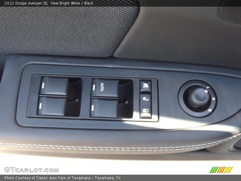 New Bright White / Black 2013 Dodge Avenger SE