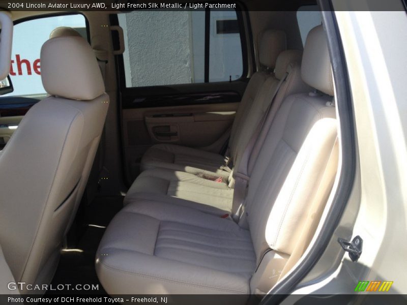 Light French Silk Metallic / Light Parchment 2004 Lincoln Aviator Luxury AWD