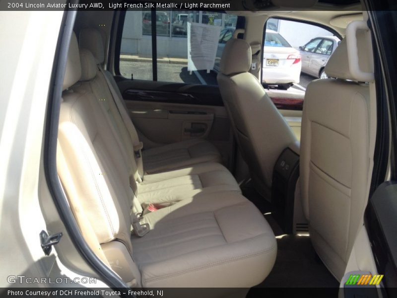 Light French Silk Metallic / Light Parchment 2004 Lincoln Aviator Luxury AWD