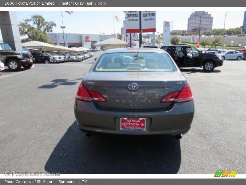 Phantom Gray Pearl / Ivory 2006 Toyota Avalon Limited