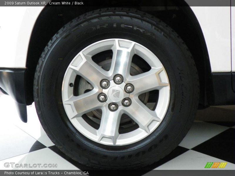 Cream White / Black 2009 Saturn Outlook XR