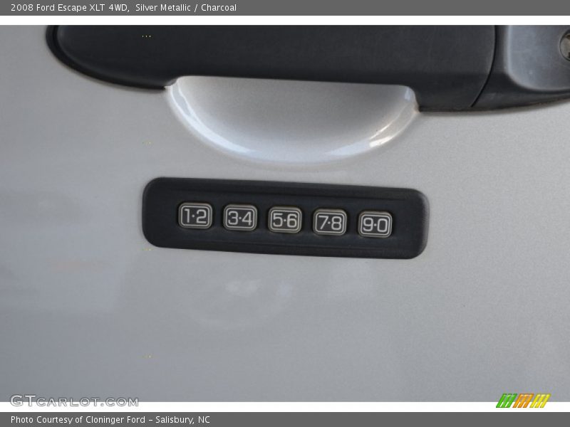 Silver Metallic / Charcoal 2008 Ford Escape XLT 4WD
