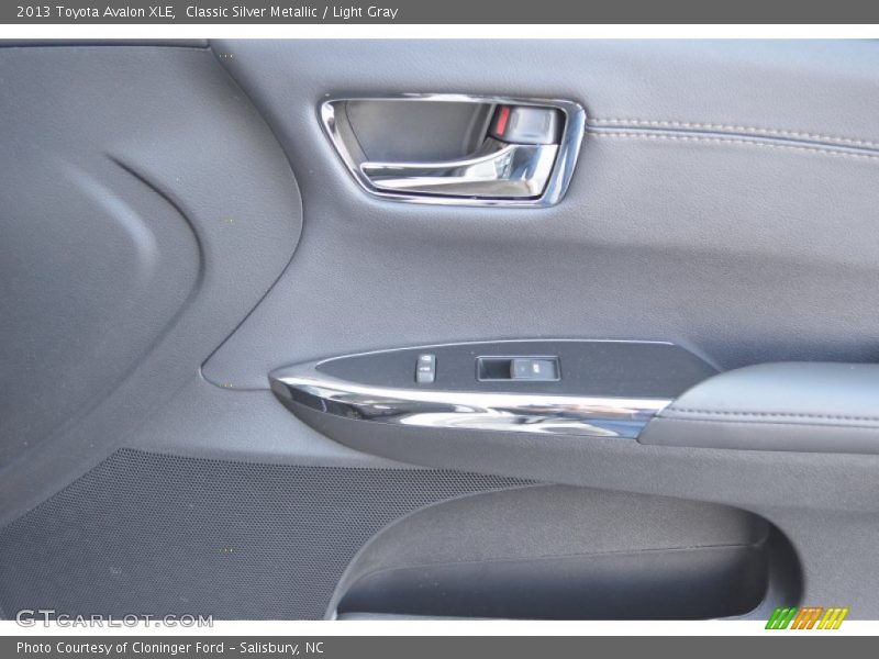 Classic Silver Metallic / Light Gray 2013 Toyota Avalon XLE