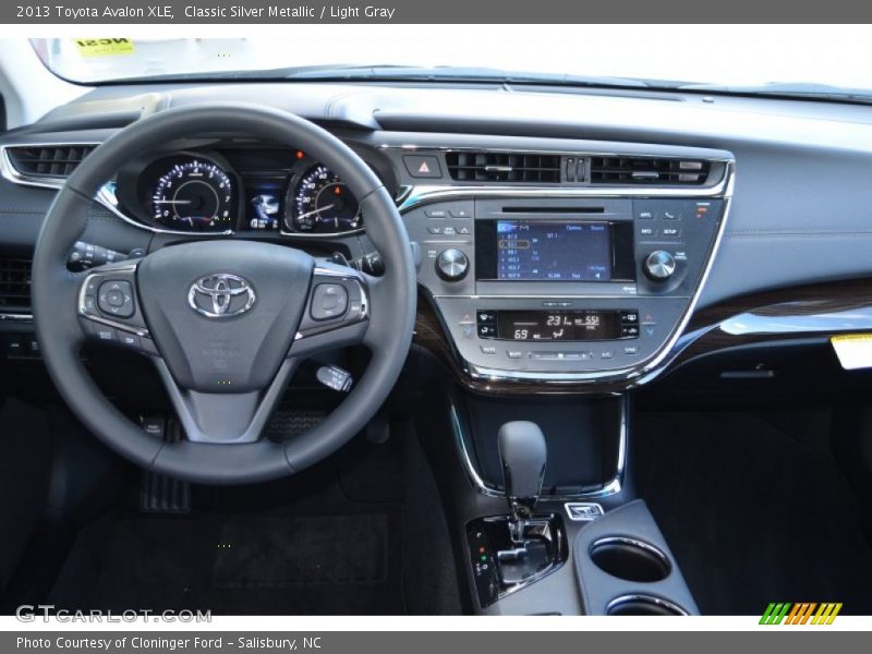 Classic Silver Metallic / Light Gray 2013 Toyota Avalon XLE