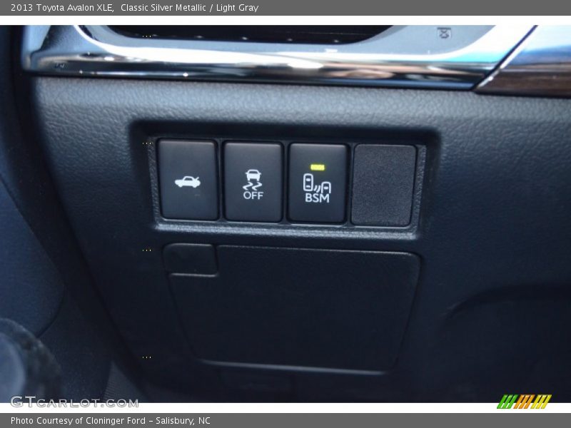 Classic Silver Metallic / Light Gray 2013 Toyota Avalon XLE