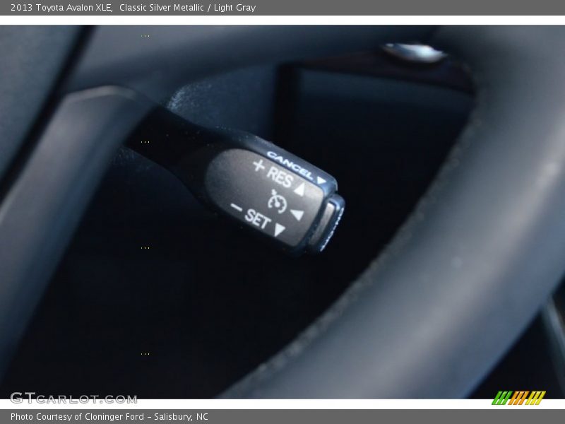 Classic Silver Metallic / Light Gray 2013 Toyota Avalon XLE