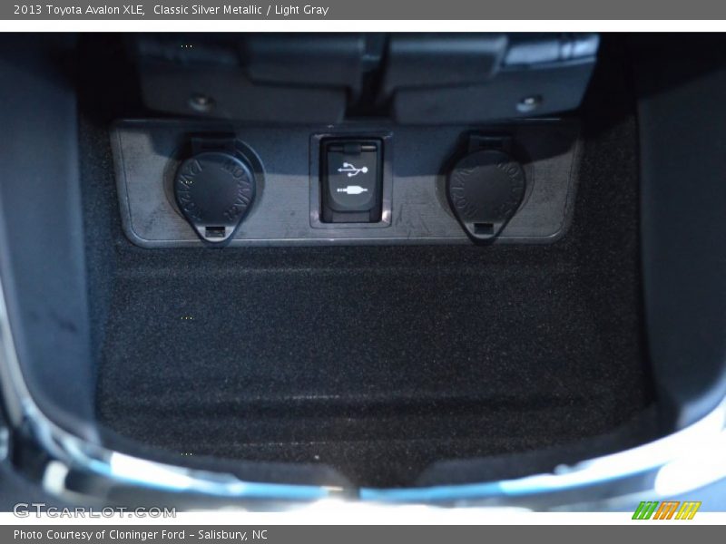 Classic Silver Metallic / Light Gray 2013 Toyota Avalon XLE