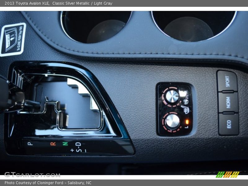 Classic Silver Metallic / Light Gray 2013 Toyota Avalon XLE