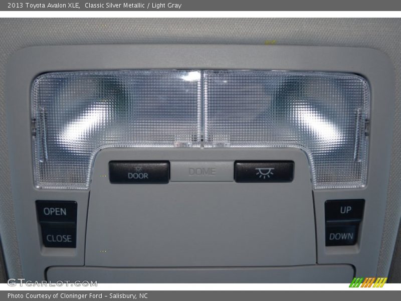 Classic Silver Metallic / Light Gray 2013 Toyota Avalon XLE