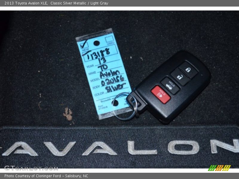 Classic Silver Metallic / Light Gray 2013 Toyota Avalon XLE