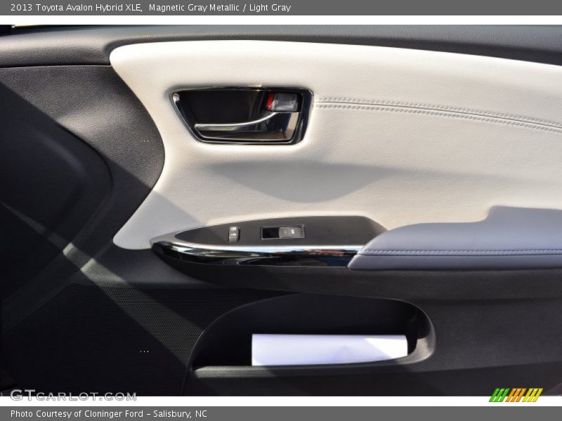 Magnetic Gray Metallic / Light Gray 2013 Toyota Avalon Hybrid XLE