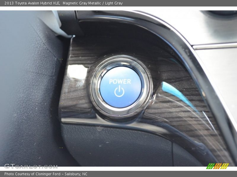 Magnetic Gray Metallic / Light Gray 2013 Toyota Avalon Hybrid XLE