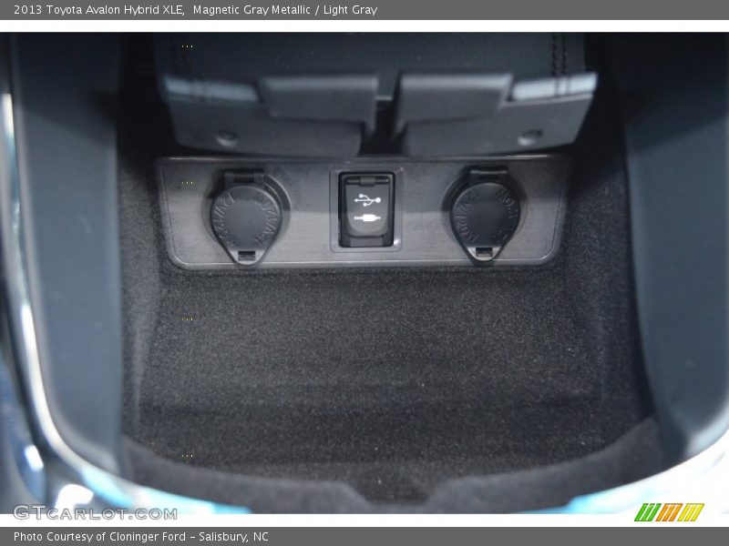 Magnetic Gray Metallic / Light Gray 2013 Toyota Avalon Hybrid XLE