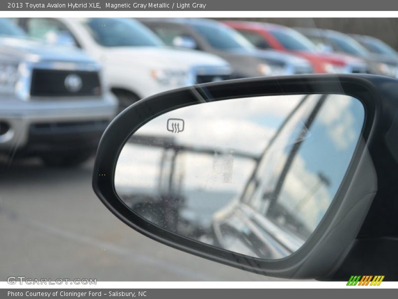 Magnetic Gray Metallic / Light Gray 2013 Toyota Avalon Hybrid XLE