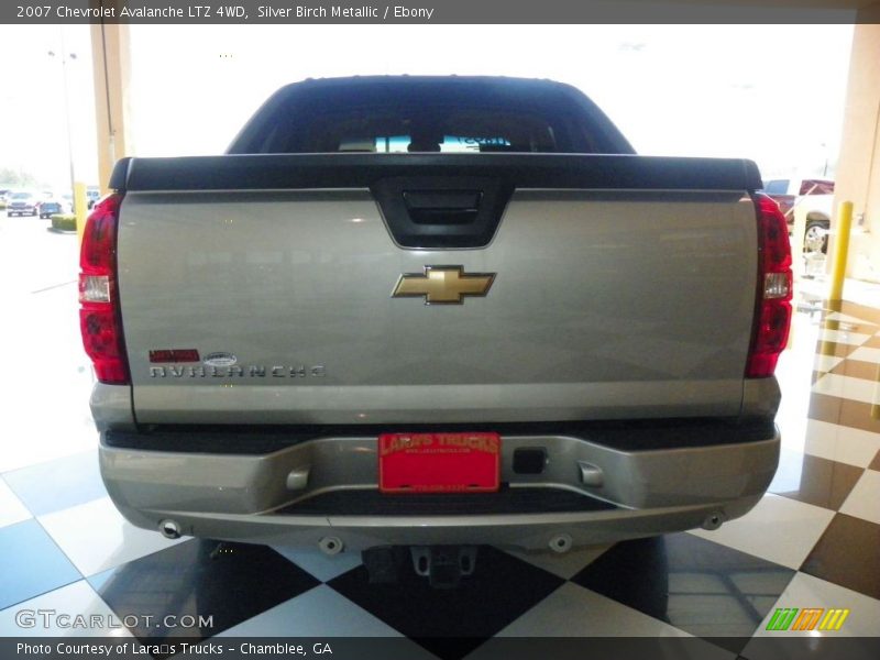 Silver Birch Metallic / Ebony 2007 Chevrolet Avalanche LTZ 4WD