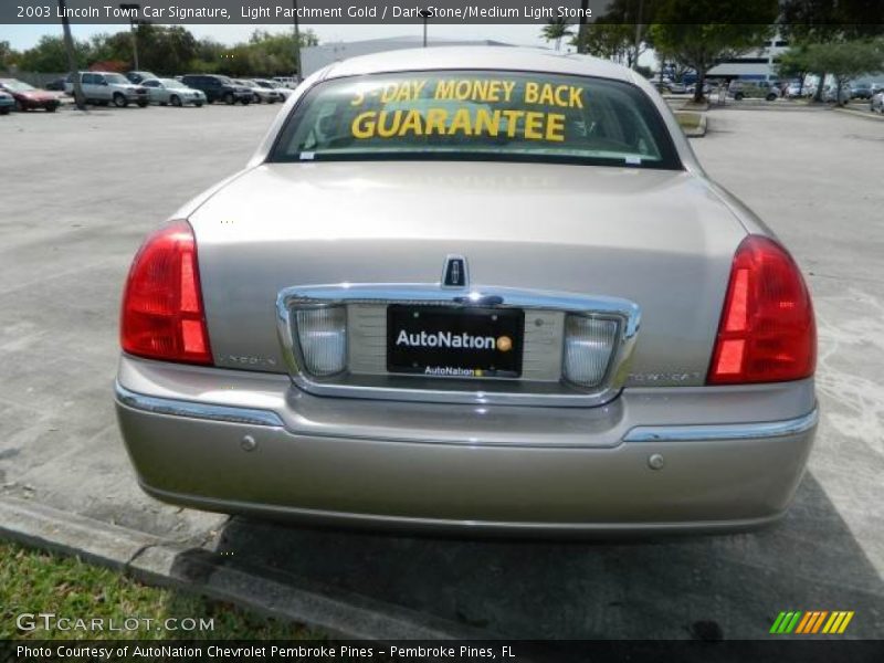Light Parchment Gold / Dark Stone/Medium Light Stone 2003 Lincoln Town Car Signature