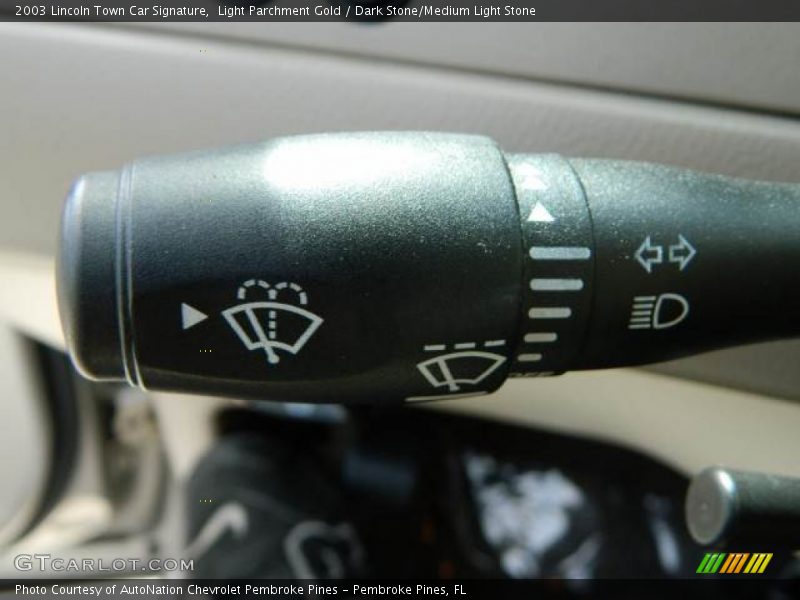 Controls of 2003 Town Car Signature