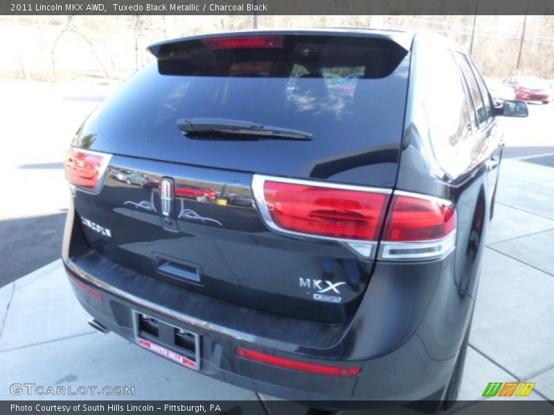 Tuxedo Black Metallic / Charcoal Black 2011 Lincoln MKX AWD